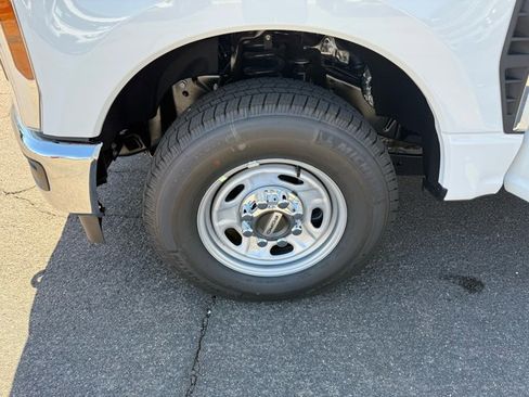 New 2026 Ford F250 XL w/ XL Chrome Package image 27