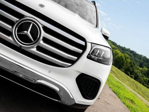 Used 2024 Mercedes-Benz GLS 450 4MATIC image 13