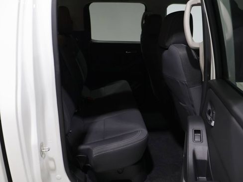 Used 2024 Nissan Frontier SV AWD/4WD image 19