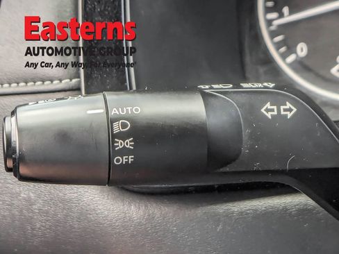 Used 2022 Nissan Pathfinder SV AWD/4WD image 32