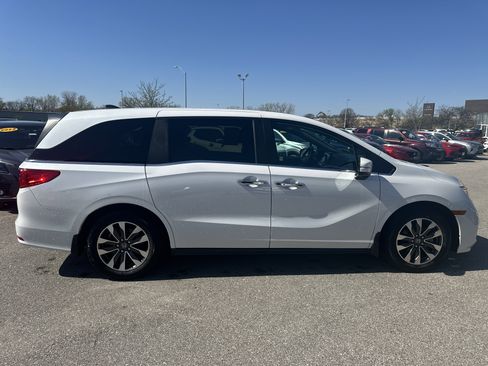 Used 2024 Honda Odyssey EX-L image 3