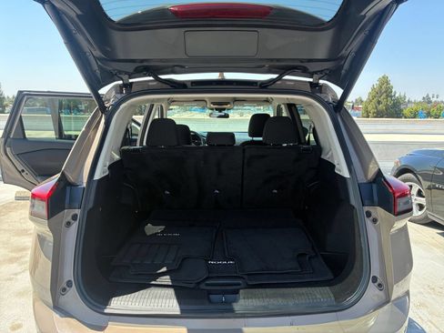 Used 2025 Nissan Rogue SV FWD image 32