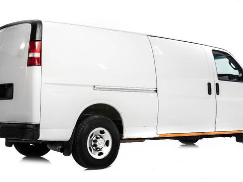 Used 2018 Chevrolet Express 3500 Extended w/ Driver Convenience Package RWD image 3