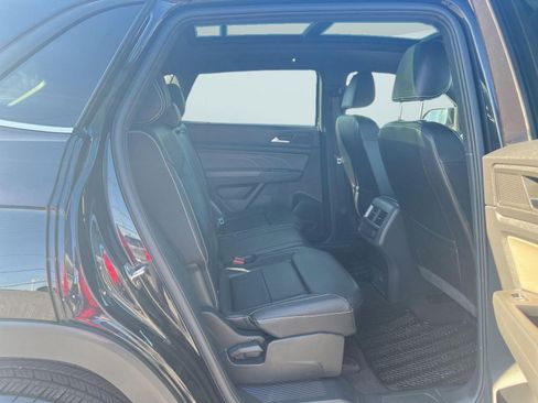 Certified 2023 Volkswagen Atlas Cross Sport SE w/ Panoramic Sunroof Package image 25