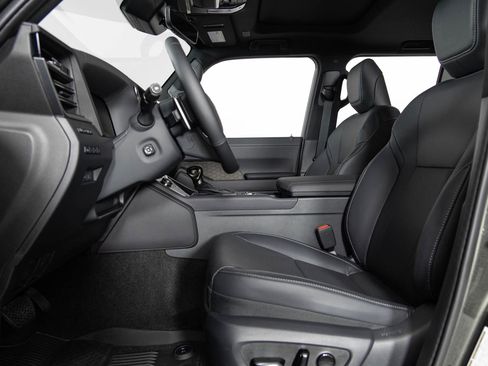 Used 2025 Lexus GX 550 image 14