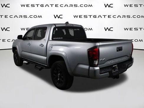 Used 2022 Toyota Tacoma SR5 w/ Technology Package image 5