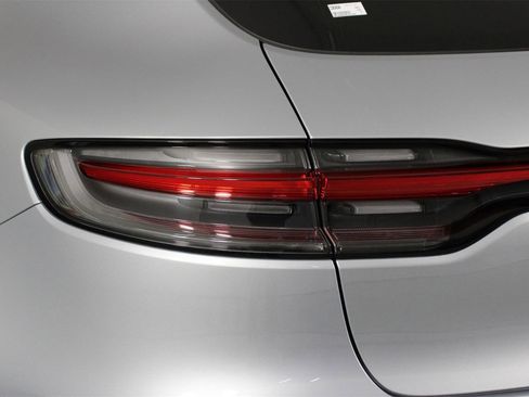 Used 2025 Porsche Macan image 21
