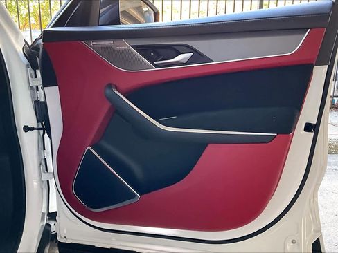 Used 2023 Jaguar F-PACE SVR image 23