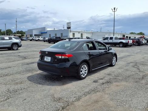 Used 2024 Toyota Corolla LE FWD image 5
