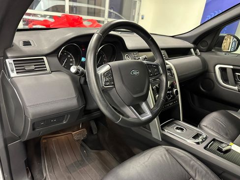 Used 2019 Land Rover Discovery Sport SE AWD/4WD image 16