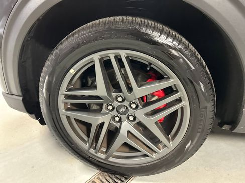 Used 2025 Ford Explorer ST-Line w/ ST-Line Street Pack image 9