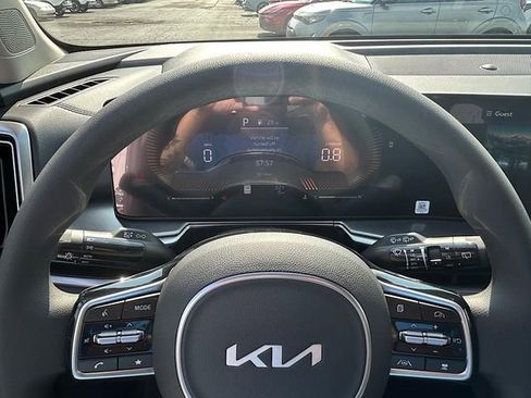 New 2025 Kia Sorento LX image 15
