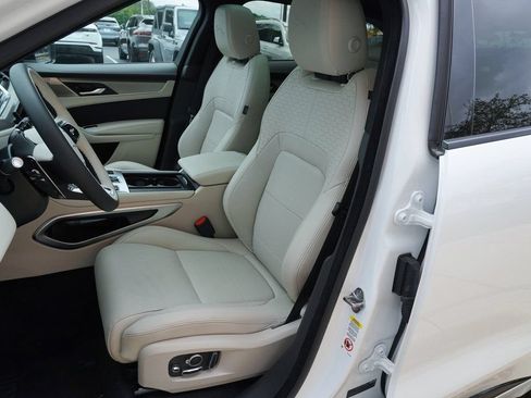 Used 2025 Jaguar F-PACE R-Dynamic S AWD/4WD image 13