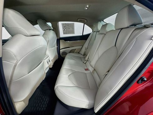 Used 2024 Toyota Camry XLE FWD image 38