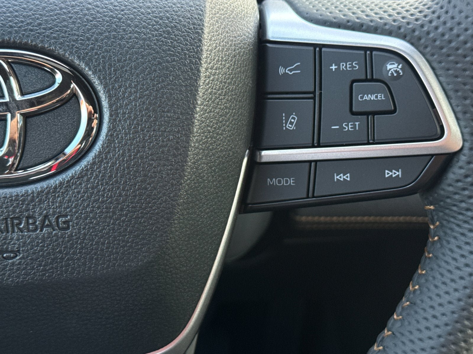 New 2026 Toyota Sienna XLE Woodland Edition AWD/4WD image 28