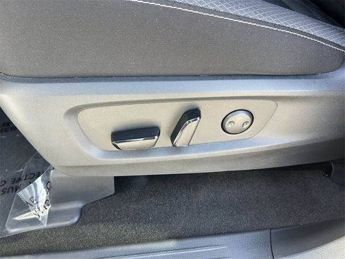 Used 2025 Nissan Pathfinder SV w/ SV Premium Package image 17