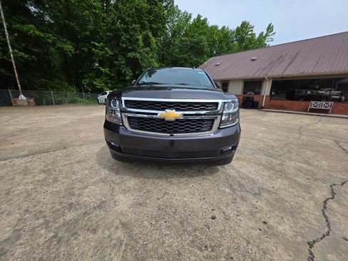 Used 2017 Chevrolet Tahoe LT RWD image 2