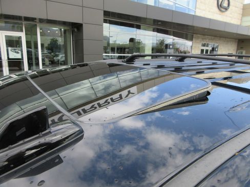 Used 2018 Chevrolet Suburban LT AWD/4WD image 15