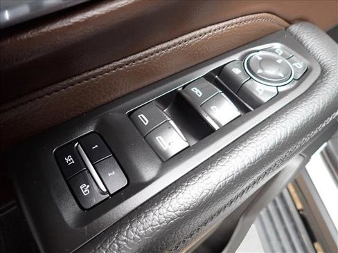 Used 2021 GMC Yukon Denali w/ Denali Ultimate Package AWD/4WD image 18