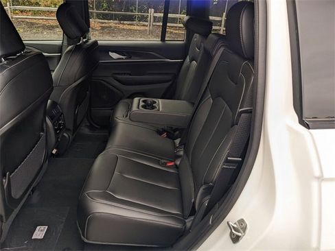 New 2025 Jeep Grand Cherokee Limited image 9