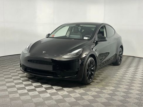 Used 2025 Tesla Model Y Long Range image 3
