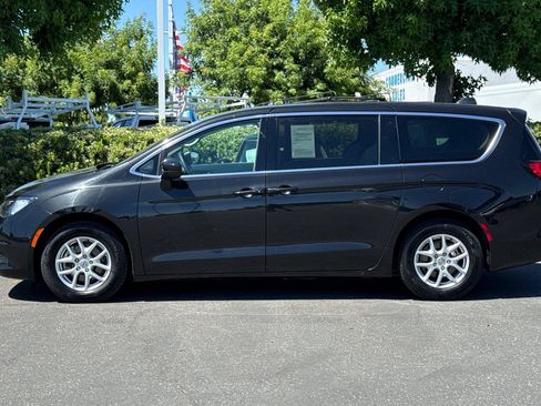 Certified 2022 Chrysler Voyager LX FWD image 7