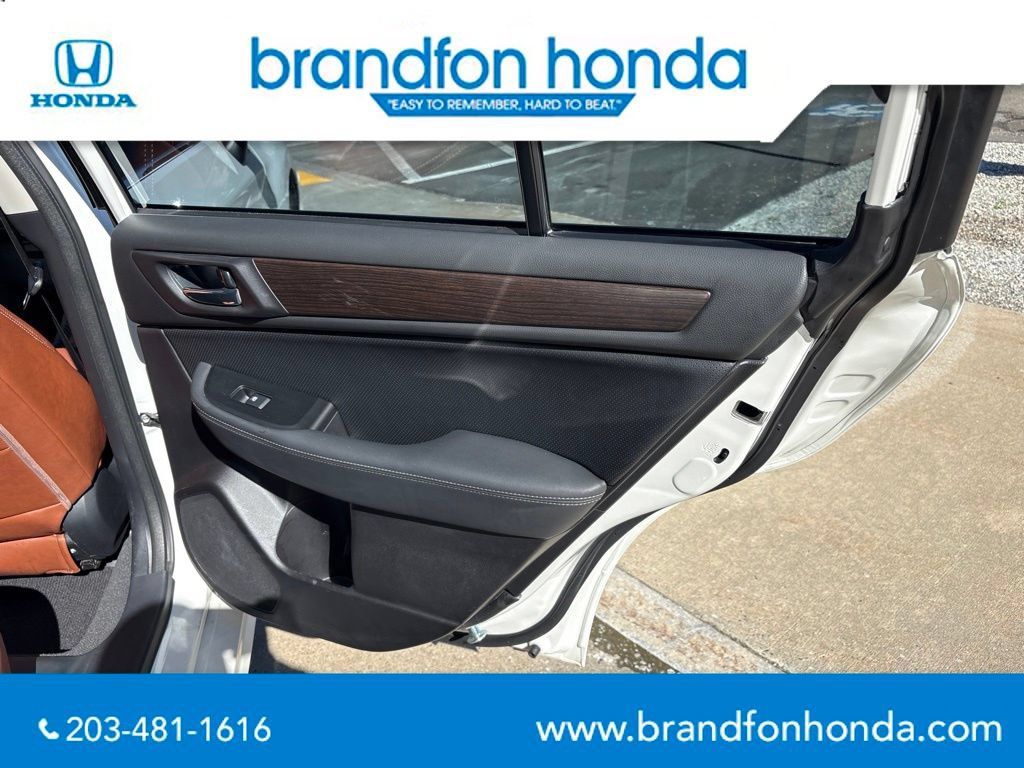Used 2017 Subaru Legacy 3.6R Limited AWD/4WD image 9