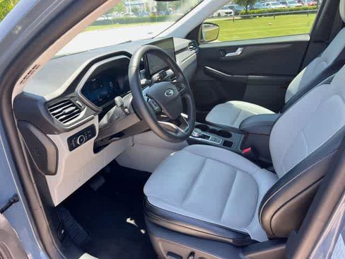 Used 2024 Ford Escape Platinum AWD/4WD image 3