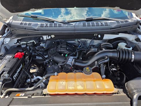 Used 2016 Ford F150 XLT image 14