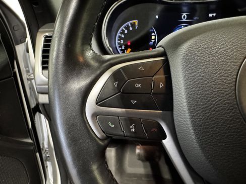 Used 2021 Jeep Grand Cherokee Laredo X image 21