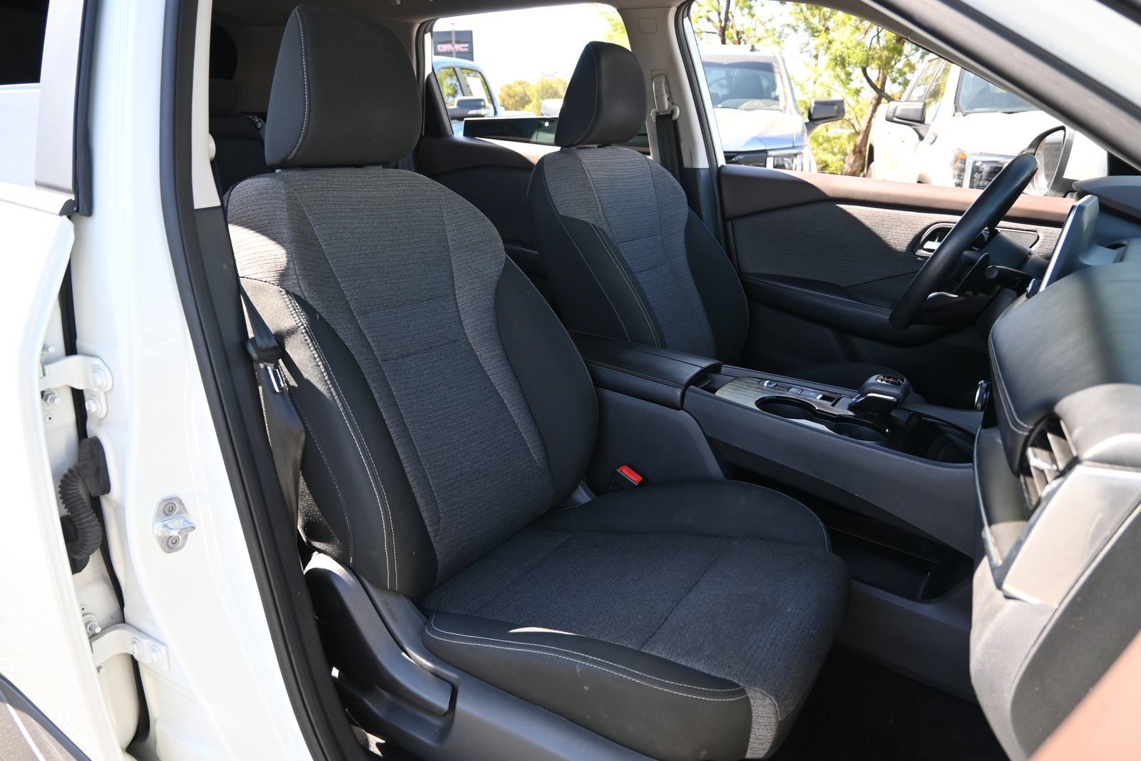 Used 2023 Nissan Rogue SV FWD image 25