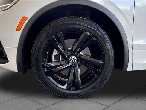 Used 2023 Volkswagen Tiguan SE R-Line FWD image 11