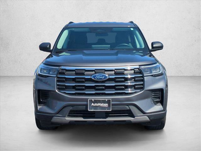 Used 2025 Ford Explorer Active AWD/4WD image 2