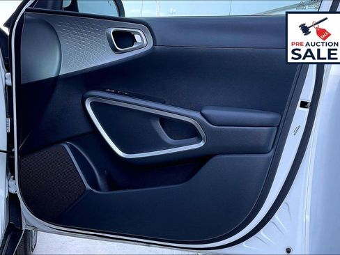 Used 2025 Kia Soul LX FWD image 23