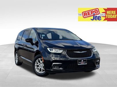 Used 2024 Chrysler Pacifica Touring-L