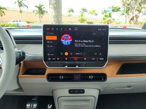 Used 2025 Volkswagen ID. Buzz 1st Edition image 19