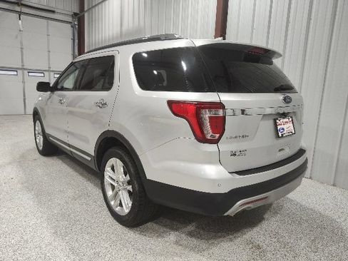 Used 2017 Ford Explorer Limited w/ Equipment Group 301A AWD/4WD image 8