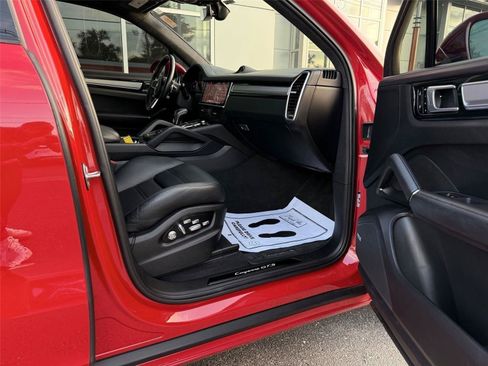 Used 2021 Porsche Cayenne GTS AWD/4WD image 23