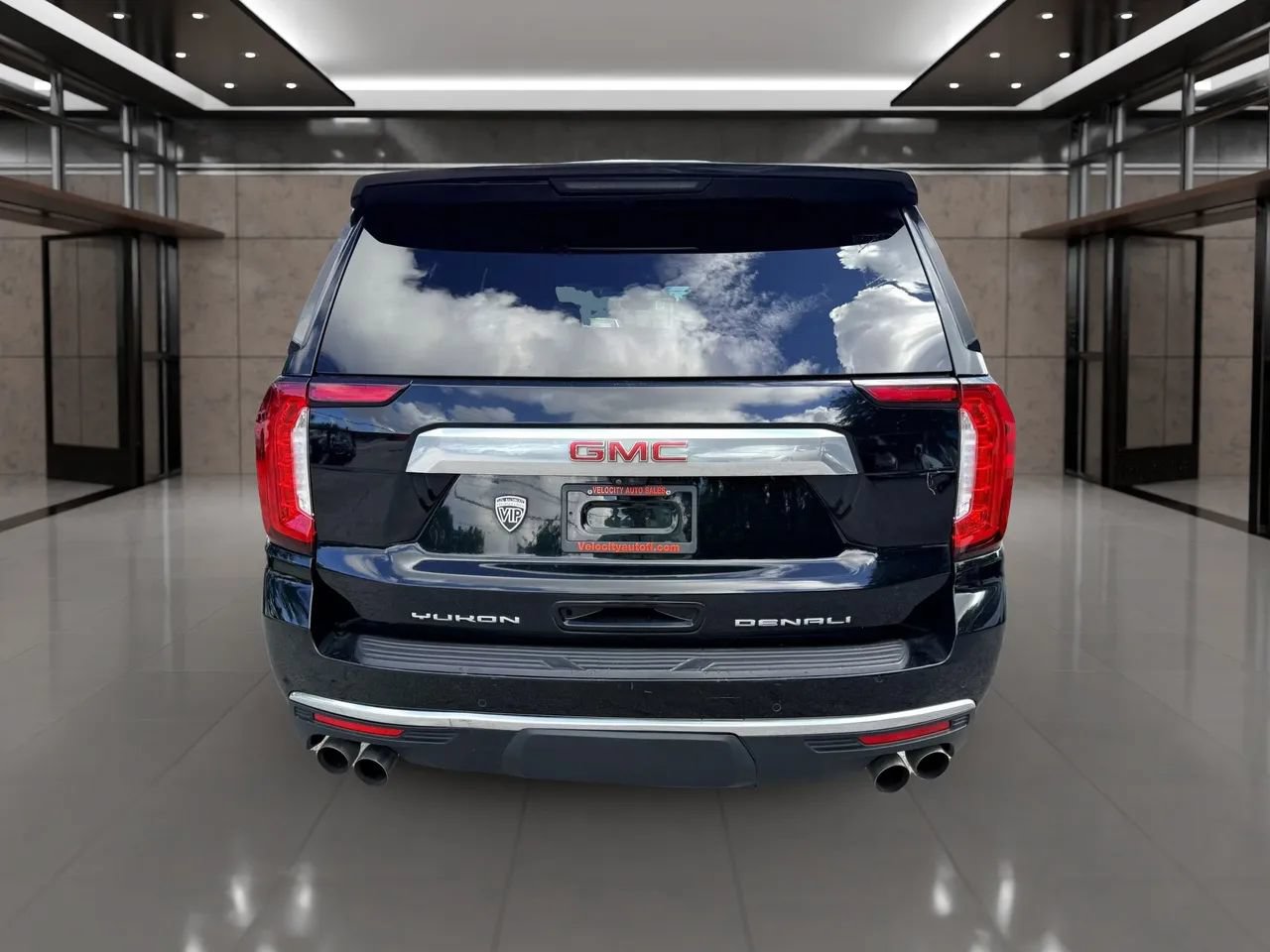 Used 2021 GMC Yukon XL Denali w/ Denali Premium Package AWD/4WD image 4