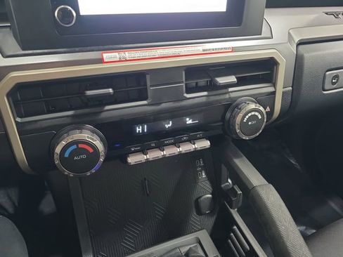 Certified 2025 Toyota Tacoma TRD Off-Road image 21