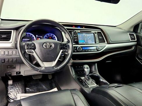Used 2018 Toyota Highlander XLE AWD/4WD image 13