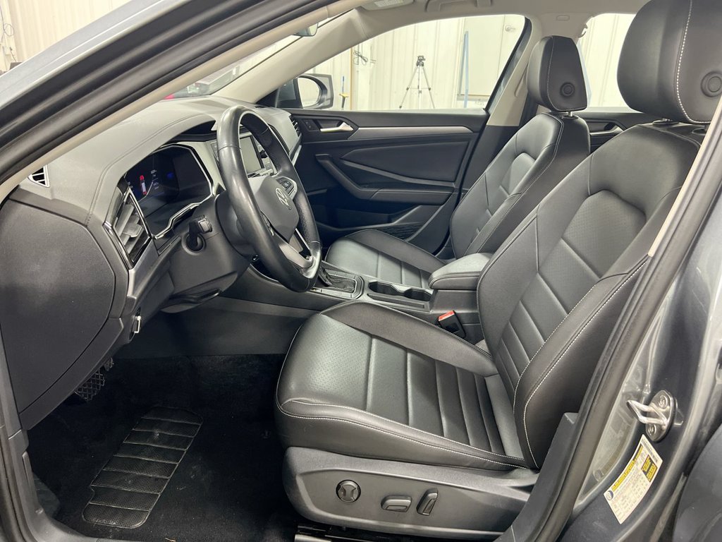Used 2024 Volkswagen Jetta SE FWD image 18