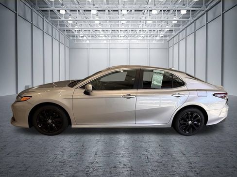 Used 2022 Toyota Camry LE w/ Convenience Package FWD image 11