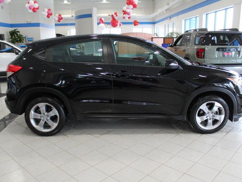 Certified 2020 Honda HR-V LX image 4
