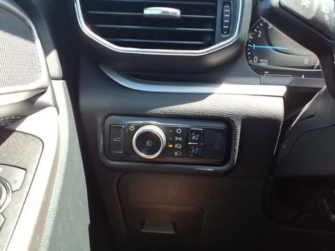 Used 2024 Ford Explorer XLT w/ Equipment Group 202A AWD/4WD image 14
