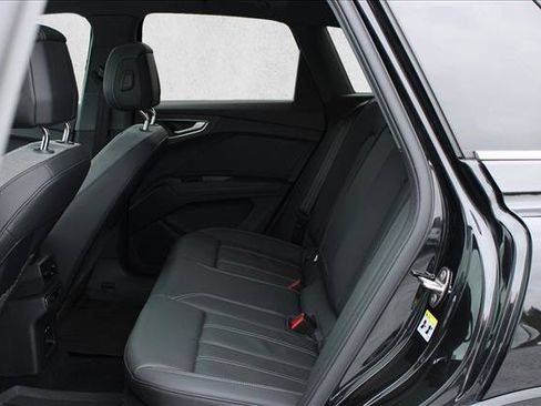 Used 2023 Audi Q4 e-tron Premium Plus w/ Premium Plus RWD image 27