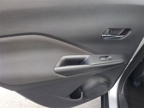 Used 2018 Nissan Kicks SV image 17