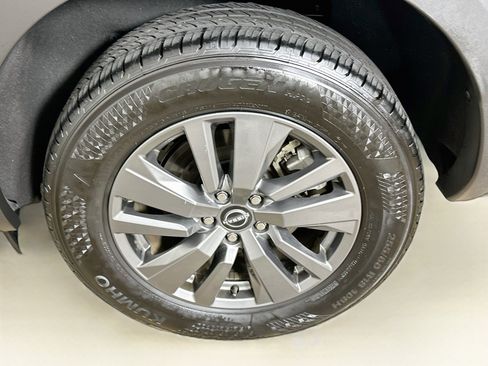 Used 2025 Nissan Pathfinder SV AWD/4WD image 11
