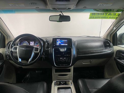 Used 2016 Chrysler Town & Country Touring image 25