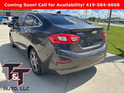 Used 2017 Chevrolet Cruze Premier FWD image 3